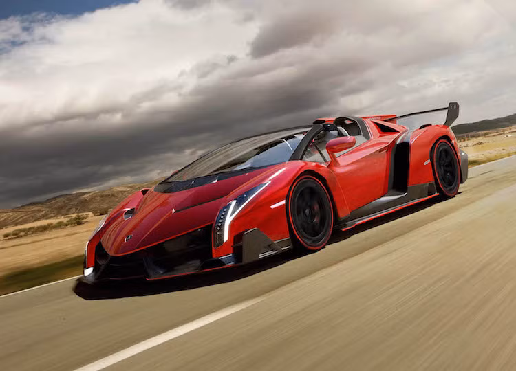 Cụ thể hơn, bình xăng của Aventador và gần như tất cả các biến thể của nó bị lỗi hệ thống kiểm soát hơi xăng, khiến xăng bốc hơi có thể gặp khí nóng từ hệ thống xả và bốc cháy. Ngoài ra, hỏa hoạn còn có thể xảy ra khi bình xăng được đổ đầy và xe hoạt động trong điều kiện khắc nghiệt như trên đường đua.