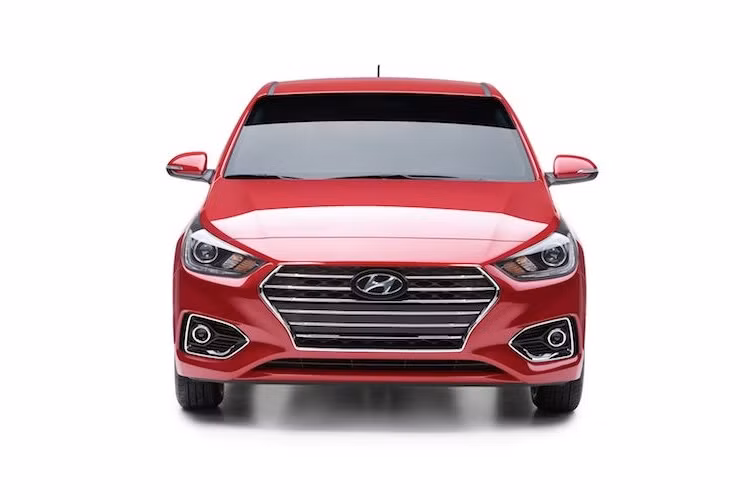 Giống nhưu thế hệ trước, xe sẽ có 2 phiên bản hộp số là số sàn 6 cấp và số tự động 6 cấp. Cùng với gioăng piston ma sát ít hơn, ECU mới và hệ thống phun nhiên liệu biến thiên, Accent mới có mức tiêu thụ nhiên liệu thấp hơn thế hệ cũ 7%.