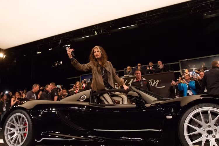 Vừa qua tại buổi đấu giá Barrett-Jackson, chiếc Venom GT Spyder của ca sỹ Steven Tyler đã được bán với giá 800.000 USD (tương đương 18,1 tỷ đồng). Người mua xe còn được tặng kèm 1 cây đàn với chữ ký của toàn bộ các thành viên Aerosmith và kỳ nghỉ 1 tuần tại biệt thự của Tyler tại Maui. Toàn bộ tiền bán xe sẽ được chuyển vào quỹ từ thiện Janie's Fund để giúp đỡ những cô gái bị bạo hành ở Mỹ.