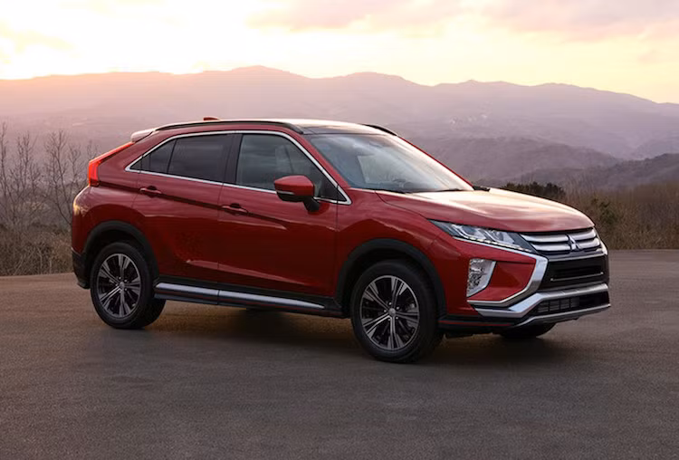 Kết hợp với động cơ và hộp số là hệ dẫn động 4 bánh toàn thời gian được điều khiển điện tử Super All-Wheel Control với công nghệ Active Yaw Control "độc quyền" của Mitsubishi, với khả năng đọc dữ liệu góc lái, lực phanh, tốc độ quay bánh xe... để truyền sức mạnh tới từng bánh xe hoặc cầu trước sau phù hợp nhất với điều kiện mặt đường.