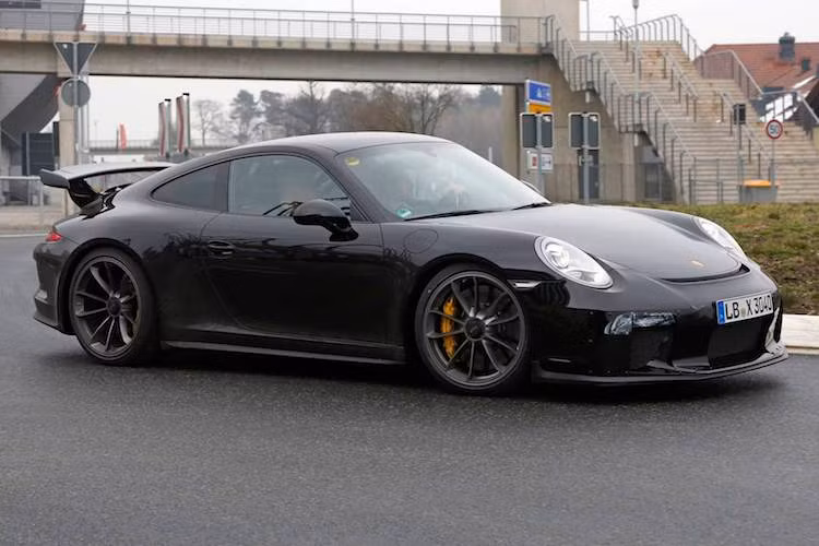 Hiện đang là mẫu xe thể thao nhất của dòng 911, Porsche 911 GT3 cũng sắp được nâng cấp giữa vòng đời với bodykit theo phong cách của xe đua 911 GT3 Cup, động cơ nâng dung tích từ 3.8 lên thành 4.0l với công suất khoảng 500 mã lực và sự quay trở lại của phiên bản hộp số sàn 6 cấp.