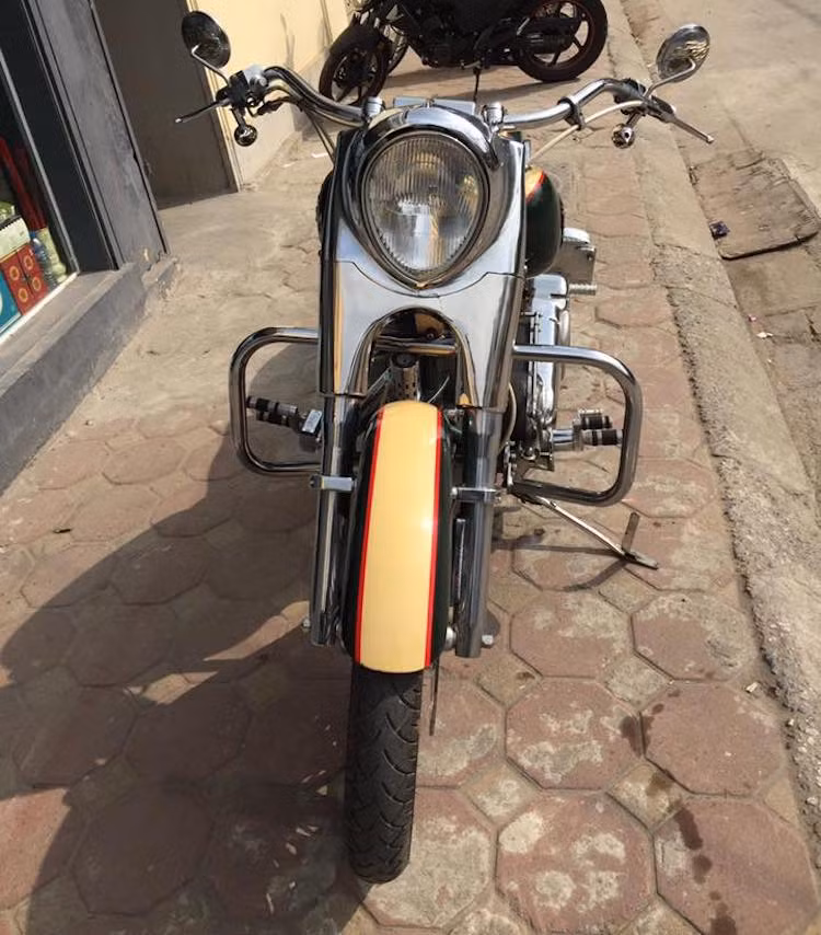 Ở thế hệ này, Indian Chief Vintage vẫn giữ nguyên vẻ ngoài cổ điển của dòng Chief với các chi tiết đặc trưng như dè trước sau ôm sát bánh. Tuy nhiên, chiếc xe cũng có những nét đặc trưng rất riêng, chẳng hạn như đèn pha trước hình quả trứng. Do đã được sản xuất từ khá lâu nên những chiếc Chief Vintage đời này tại Việt Nam thuộc hàng "kịch độc".