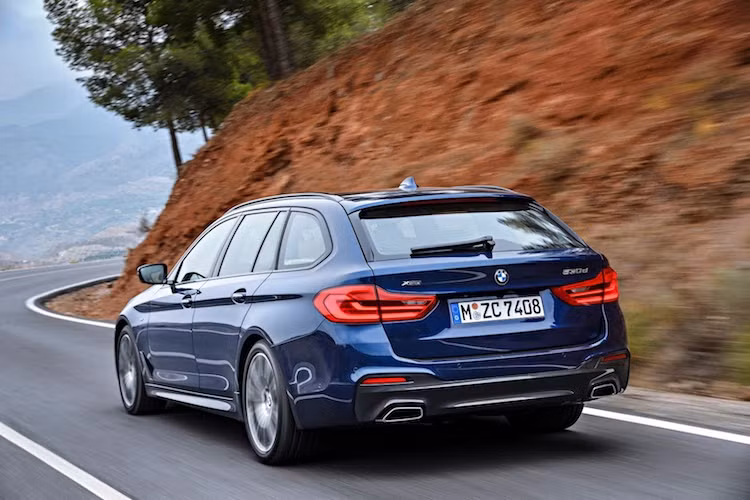Theo hãng xe BMW, hãng sẽ bắt đầu bán 5 Series Touring kể từ tháng 6 năm nay. Được thiết kế nhằm phục vụ chủ yếu cho thị trường châu Âu, BMW đã xác nhận 5 Series Touring sẽ không tới Mỹ và chỉ được phân phối ở một số ít quốc gia thuộc các khu vực còn lại.