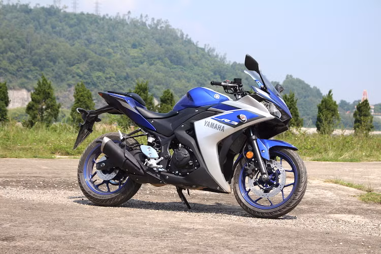 Ngày 23 tháng 02 năm 2016, được sự phê duyệt của Cục Đăng Kiểm Việt Nam, Yamaha Motor Việt Nam công bố triệu hồi 880 chiếc xe môtô Yamaha R3 tại Việt Nam nằm trong diện ảnh hưởng được sản xuất từ tháng 06/2015 đến tháng 06/2016 với dải số khung từ MH3RH0760FK001001 đến MH3RH0760GK001880.