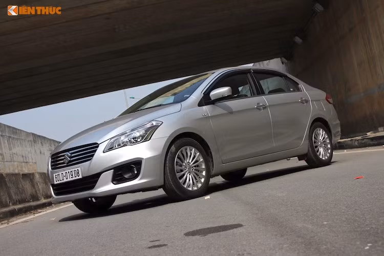 Được Suzuki Việt Nam giới thiệu chính thức tại triển lãm ôtô Quốc tế Việt Nam 2016 vào tháng 10 năm vừa qua, xe sedan Suzuki Ciaz hướng tới các đối thủ sedan hạng B như Honda City hay Toyota Vios. Tại các thị trường trong khu vực như Thái Lan hay Ấn Độ, Ciaz là một mẫu sedan khá "ăn khách", thậm chí là có thể cạnh tranh "sòng phẳng" với các đối thủ khác.