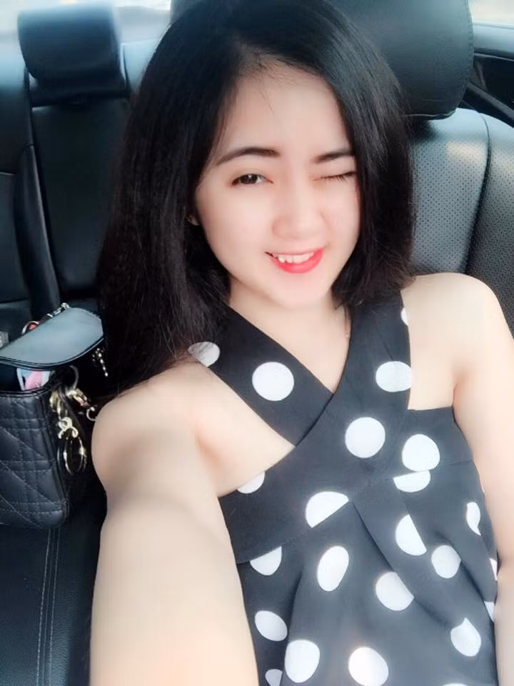 Việc được nhiều người biết đến, khen ngợi thực sự khiến bản thân Lan Trinh khá bất ngờ. Cô nàng tiết lộ không hiểu lý do vì sao mọi người lại chú ý đến mình trong khi bản thân cô không cố tình khoe khoang về cuộc sống hiện tại.
