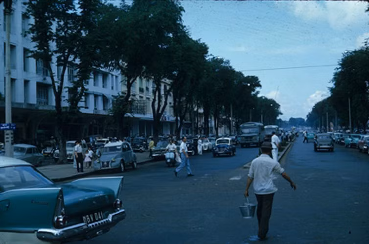 Đại lộ Lê Lợi ở Sài Gòn năm 1963. Ảnh: Anthony Larusso / Vietnam Center and Archive.