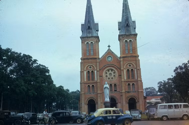 Nhà thờ Đức Bà. Ảnh: Anthony Larusso / Vietnam Center and Archive.