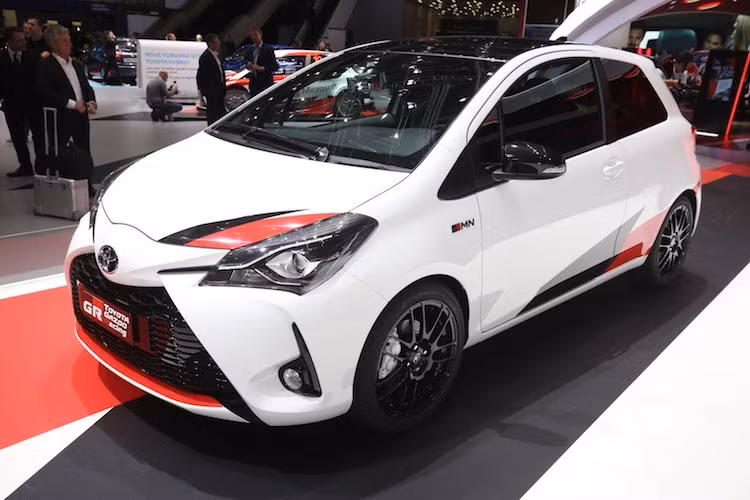 Cung cấp sức mạnh cho Yaris GRMN là khối động cơ 1.8l 4 xi-lanh thẳng hàng với công suất khá lớn là 205 mã lực. Tuy nhiên không giống như các đối thủ đạt công suất tương đương nhờ sử dụng tăng áp, GRMN đã lựa chọn giải pháp siêu nạp cho chiếc xe. Động cơ này được kết hợp với hộp số sàn 6 cấp và hệ dẫn động cầu trước.