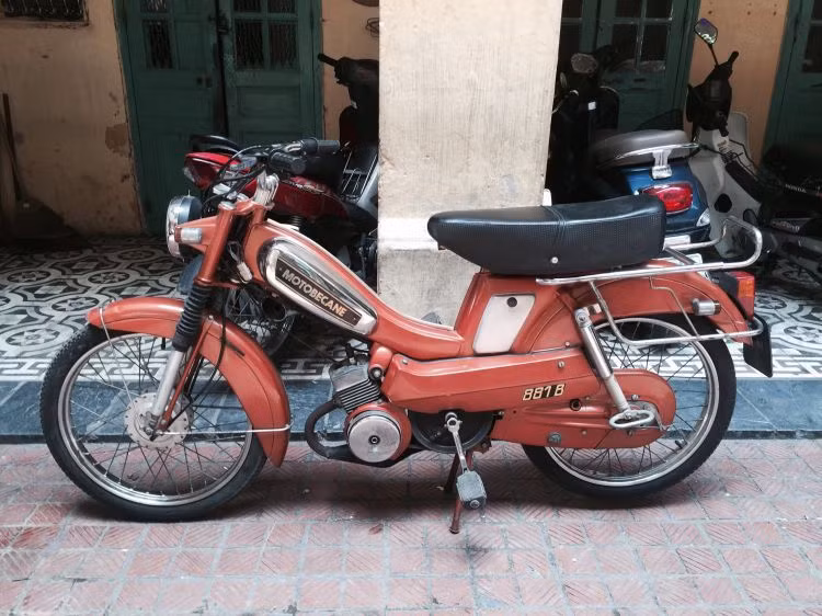 Hãng xe đạp máy Motobecane được thành lập tại Pháp vào năm 1983, với tên gọi được ghép từ chữ môtô và "becane" - từ lóng trong tiếng Pháp có nghĩa là xe đạp. Thương hiệu này từng khá nổi tiếng tại Việt Nam nhờ những chiếc xe đạp máy nhập vào trong thời kỳ Pháp thuộc và được sản xuất dưới tên gọi Mobylette.