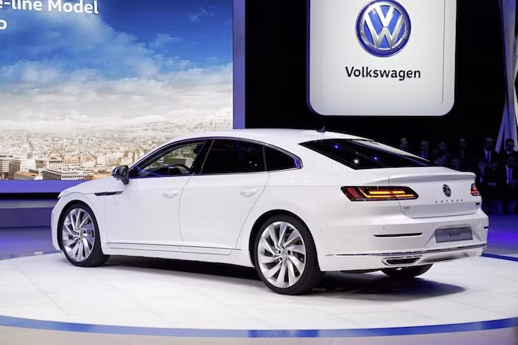 Tại thị trường Đức, khách hàng có thể đặt mua Volkswagen Arteon ngay từ bây giời với giá khởi điểm từ 49.325 USD (tương đương 1,12 tỷ đồng).
