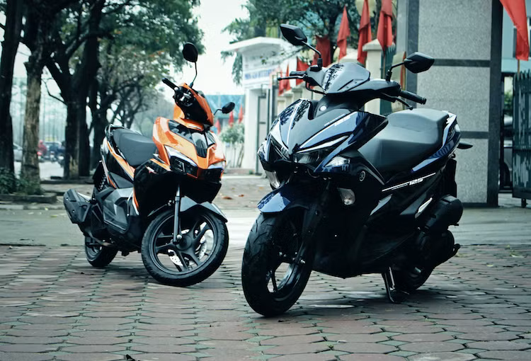 Thế hệ Airblade 125 mới nhất đã được "trẻ hóa". Tuy nhiên so với vẻ ngoài "ngầu" và thể thao hơn của NVX, chiếc xe của Honda vẫn phù hợp với nhiều lứa tuổi và giới tính hơn. Trong khi đó, NVX nhắm tới nhóm khách hàng nam giới từ 40 tuổi trở xuống. Xét về thiết kế và động cơ, cả 2 mẫu xe này khá tương đương nhau nhưng NVX 125 sở hữu nhiều công nghệ và tiện ích hiện đại hơn Airblade 125.