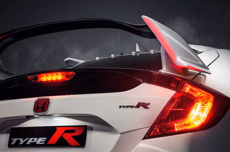 Hiện tại, các thông tin như giá bán và thông số hiệu năng cụ thể của Civic Type R chưa được Honda công bố. Tuy nhiên, hãng cho biết chiếc xe sẽ được sản xuất tại Swindon, Honda Anh Quốc kể từ mùa hè này.