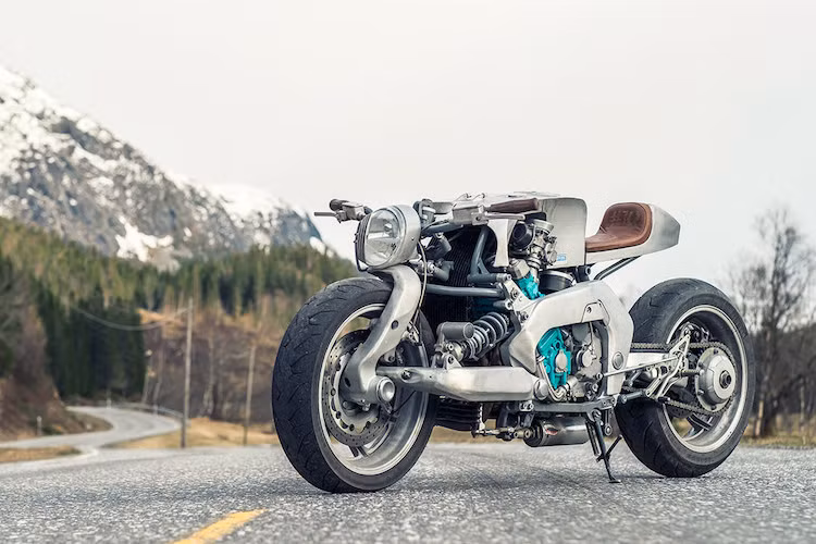 Ra mắt vào năm 1993, mẫu xe môtô Yamaha GTS1000 được coi là một trong những mẫu xe độc đáo nhất từng được Yamaha chế tạo khi sở hữu hệ thống lái phía trước gián tiếp và hàng loạt các công nghệ đi trước thời đại. Tuy nhiên do có giá đắt nên mẫu xe này đã là một "thất bại" về mặt doanh số của hãng.