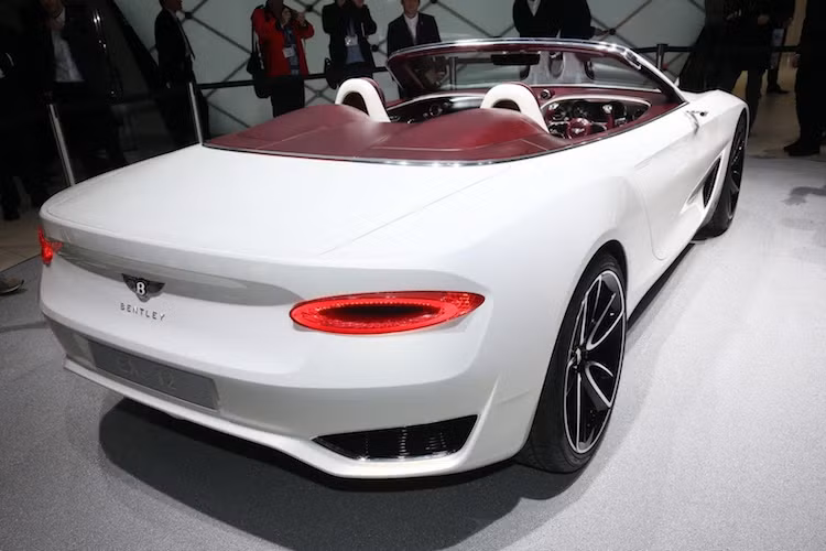 Về thời điểm ra mắt, ông Durheimer đã khẳng định rằng nếu được sản xuất, Bentley EXP 10 Speed 6 sẽ chỉ được tung ra sau khi thế hệ Continental GT mới xuất hiện. Như vậy, chiếc xe sẽ chính thức "trình làng" vào khoảng năm 2018. Tên gọi dự đoán của xe là Barnato, được lựa chọn để vinh danh Woolf “Babe” Barnato - một nhà đầu tư người Anh nằm trong nhóm các dân chơi xe Bentley nổi tiếng ở thập niên 20 với tên gọi Bentley Boys.