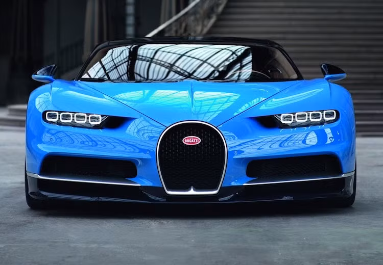 Việc sản xuất Chiron được thực hiện tại nhà máy của Bugatti đặt tại Molsheim, Alsace, Pháp. Mỗi chiếc xe mất 6 tháng để hoàn thành từ hơn 1800 bộ phận riêng lẻ, trải qua 12 công đoạn khác nhau. Chỉ khi khách hàng đã đặt cọc và quyết định màu xe, màu nội thất cùng các tùy chọn, Bugatti mới bắt đầu sản xuất một chiếc Chiron.