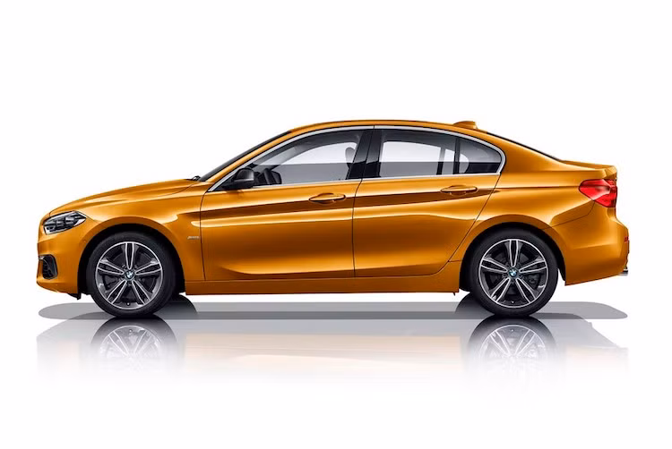 Có kiểu dáng lấy cảm hứng từ mẫu xe ý tưởng Concept Compact Sedan tại triển lãm ôtô Quảng Châu vào năm 2015, BMW 1 Series Sedan sở hữu chiều dài 4,4 mét, rộng 1,8 mét và cao 1,446 mét. Với trục cơ sở dài 2,67 mét, chiếc xe ngắn hơn khoảng 20 mm so với chiếc 1 Series Hatchback hiện nay.