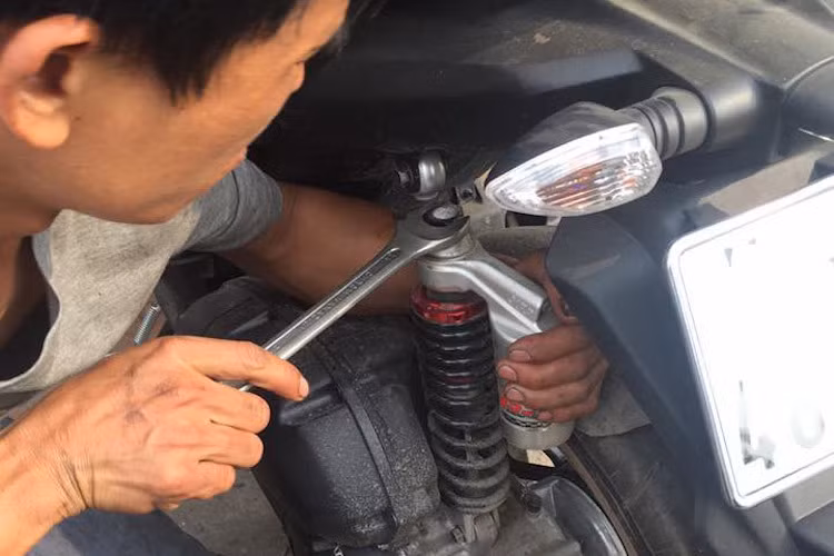 Sau khi thay phuộc khác ngoài phuộc nguyên bản của NVX, các chủ xe đã phản ánh rằng lỗi phuộc của NVX đã không còn. Tuy nhiên chi phí thay phuộc lại không rẻ, từ khoảng vài triệu đồng tới 12 triệu đồng nếu như lựa chọn phuộc của hãng Ohlins. Việc phải bỏ thêm chi phí một cách "bất đắc dĩ" khiến nhiều chủ xe tỏ ra chán nản với chiếc NVX 155 của mình, cũng như các khách hàng tiềm năng "chùn tay" trước quyết định mua xe.
