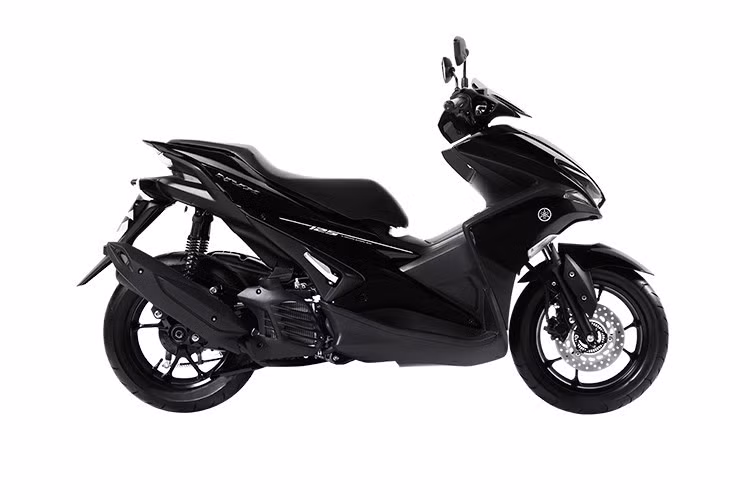 Thành công ban đầu của mẫu xe tay ga NVX 155 cũng đã thúc đẩy Yamaha tung ra thêm phiên bản NVX 125 với thiết kế y hệt nhưng có động cơ dung tích nhỏ hơn và một số chi tiết cắt giảm. Tuy nhiên chỉ sau 3 tháng trên thị trường, nhiều người tiêu dùng sở hữu NVX 155 đã liên tục phàn nàn về những nhược điểm trong thiết kế của chiếc xe.