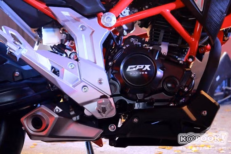 Dù thuộc dòng Demon nhưng GPX đã trang bị cho Demon 150 động cơ hoàn toàn khác biệt so với Demon 125 với dạng máy đứng SOHC 2 van xi-lanh đơn, làm mát bằng không khí, dung tích 149 cc. Động cơ này đi kèm với chế hòa khí và hộp số 5 cấp. Hiện các thông số kỹ thuật của động cơ chưa được GPX tiết lộ nhưng nhiều khả năng xe sẽ mạnh khoảng 14 mã lực.