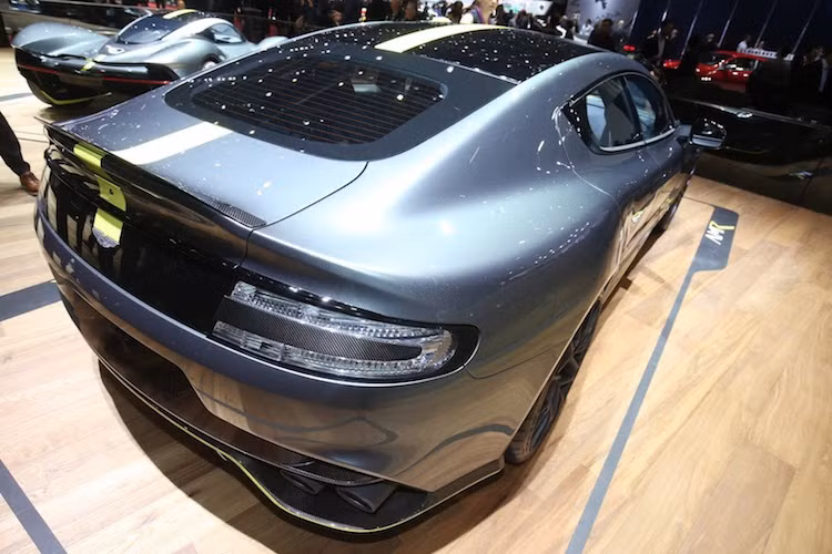  Hãng xe Aston Martin dự định sẽ chỉ sản xuất đúng 210 chiếc Rapide AMR trên toàn Thế giới. Giá bán của xe hiện cũng là một bí ẩn.