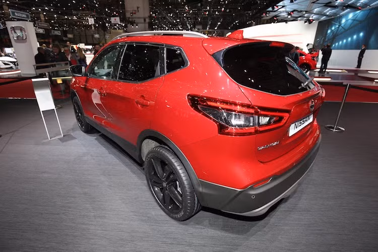 Giá và thời điểm gía bán Qashqai 2018 chưa được Nissan công bố nhưng nhiều khả năng chiếc xe sẽ được bắt đầu bán ở châu Âu từ mùa hè tới.