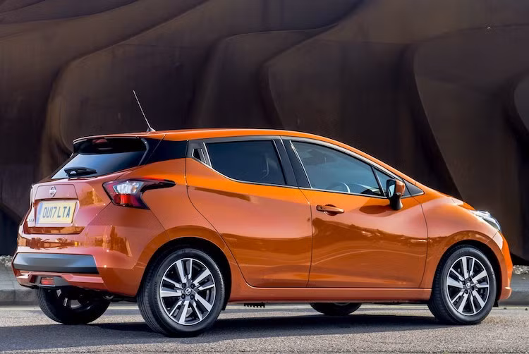 Một số chi tiết khác theo phong cách Nissan của Micra mới gồm đèn hậu LED hình boomerang và cột C ốp nhựa đen bóng, tạo cảm giác như mui xe đang "lơ lửng" trên các cửa kính xung quanh xe. Ngoài ra chiếc xe còn có tay nắm cửa sau giấu kín và cánh đuôi tích hợp trên kính sau.