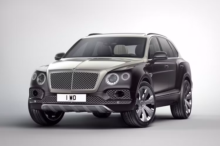 Khi ra mắt, siêu SUV Bentley Bentayga đã chiếm luôn một vị trí trong danh sách SUV đắt nhất Thế giới khi có giá khởi điểm lên tới 230.000 USD. Tuy nhiên mới đây hãng còn vừa ra mắt thêm phiên bản Mulliner, được bộ phận cá nhân hóa Mulliner của hãng "độ" lại để trở nên xa hoa hơn nữa. Phiên bản này vẫn được trang bị động cơ 6.0l W12 tăng áp kép 600 mã lực.