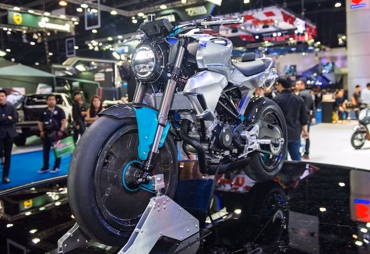 Dựa trên cơ sở mẫu sportbike Honda CBR150R, tuy nhiên Honda 150SS Racer sở hữu kiểu dáng naked bike với tư thế ngồi dễ chịu hơn. Mẫu xe ý tưởng này mang phong cách thiết kế hiện đại, với phần lớn các chi tiết trông khá sẵn sàng để có thể được bán ra thị trường với chỉ một số thay đổi nhỏ.