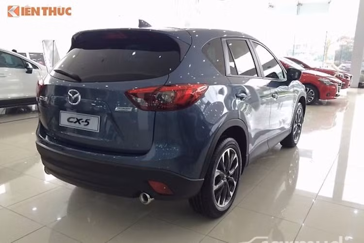 Các dòng xe Mazda đều có mức giá giảm sâu dù đạt doanh thu rất tốt, trong đó mạnh nhất là dòng CX-5. Phiên bản Mazda CX-5 2WD 2.0L được giảm tới 80 triệu đồng, từ 959 giảm xuống còn 879 triệu đồng. 2 phiên bản CX-5 2WD 2.5L và CX-5 AWD 2.5L có giá mới lần lượt là 930 triệu đồng và 990 triệu đồng, giảm 60 triệu đồng và 35 triệu đồng.