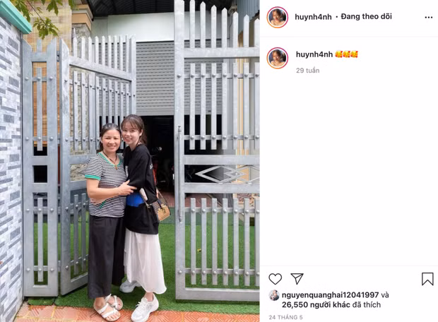 Trong loạt tin nhắn Huỳnh Anh chia sẻ, cả 2 xưng hô thân mật "con" và "bác". Về phần Huỳnh Anh, cô cũng cho biết rất nhớ mẹ bạn trai cũ. Ảnh: Chụp màn hình