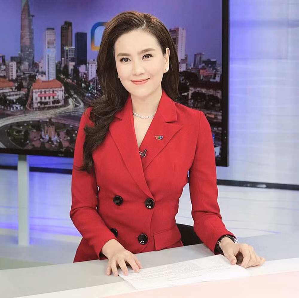 Cụ thể, trong bản tin phát sóng ngày 17/5, thay vì nói: “Người lớn đi làm, trẻ con đi học, cuộc sống bình thường đang quay trở lại với Trung Quốc” thì MC Mai Ngọc lại nói: “Người lớn đi học, trẻ con đi làm”.