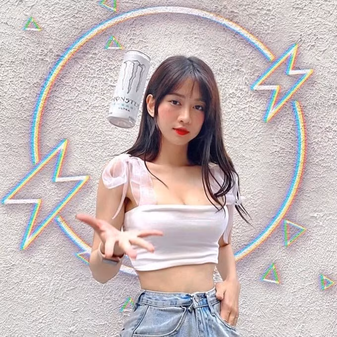 Đôi chân của Lê Bống cũng gặp nhược điểm là kém thon, thậm chí trông chỉ còn một mẩu.