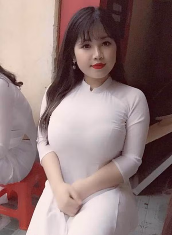 Võ Thị Thu Trang (sinh năm 2000, người Hải Dương) nổi tiếng từ năm 2017 khi sở hữu vòng 1 quá khổ, số đo lên tới 110cm.