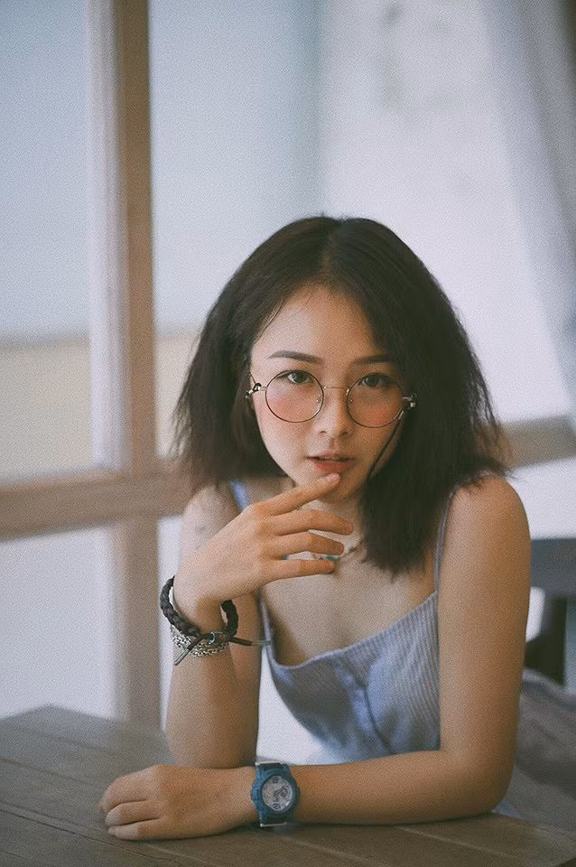 Cảnh "khóa môi" nhân vật Ánh Dương giúp Lê Na nhanh chóng nhận được nhiều sự chú ý từ dân mạng.