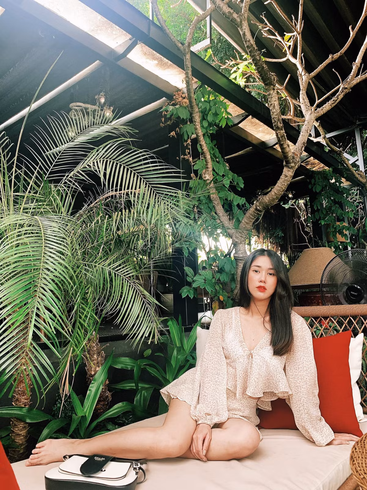 Đây không phải lần đầu Ngọc Thảo khoe đường cong khi diện trang phục bikini. Thời gian gần đây, cô nàng càng "chăm chỉ" thả dáng trên trang cá nhân.