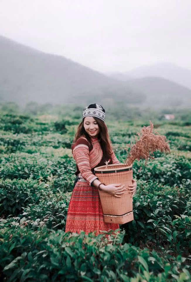 Với cách bẽn lẽn trả lời đáng yêu anh khách hàng hỏi mua khăn rồi “thả thính” đã khiến Linh Trang để lại ấn tượng khó phai.