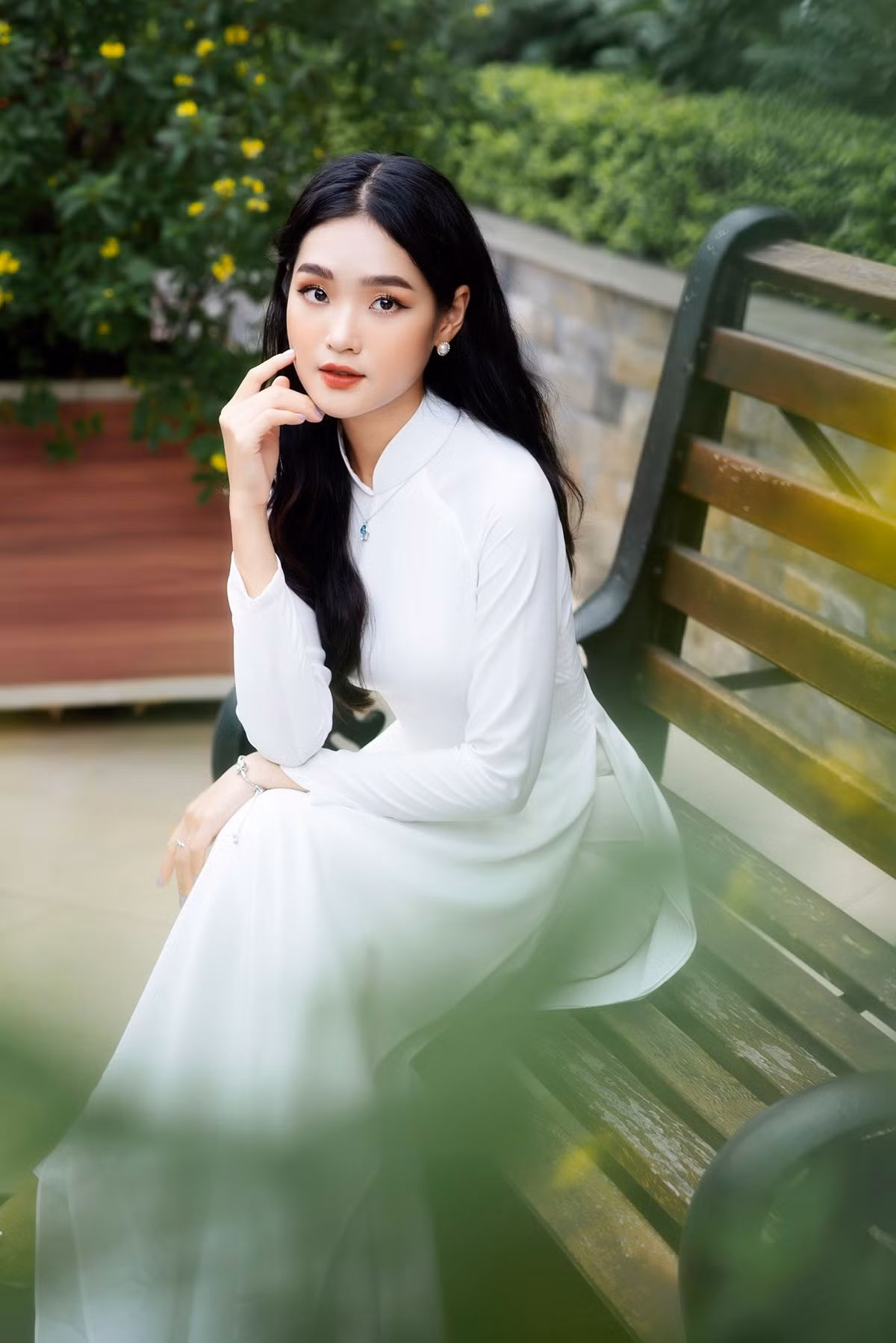 Cù Thị Trà không còn là cái tên quá xa lạ với giới trẻ trên mạng xã hội. Nữ sinh ĐH Kinh tế Quốc dân sở hữu gương mặt khả ái, vóc dáng nhỏ nhắn và nụ cười duyên dáng khiến người đối diện "say lòng".