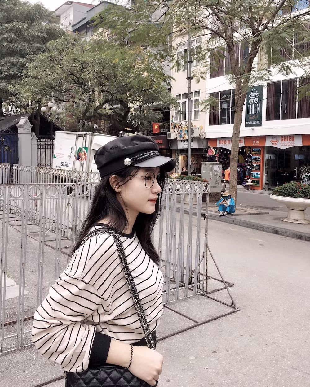 Cầu thủ Phạm Xuân Mạnh và bạn gái Trần Dung quen nhau từ khá lâu nhưng năm 2018 mới bắt đầu tìm hiểu nhau, sau 2 năm đồng hành và vượt qua nhiều khó khăn, cả hai quyết định về chung một nhà.