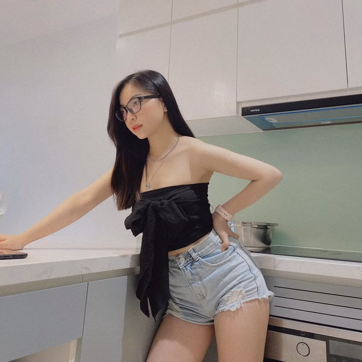 Sau khi chia tay Quang Hải, Nhật Lê không mấy quan tâm đến những tin đồn hẹn hò của bạn trai cũ.