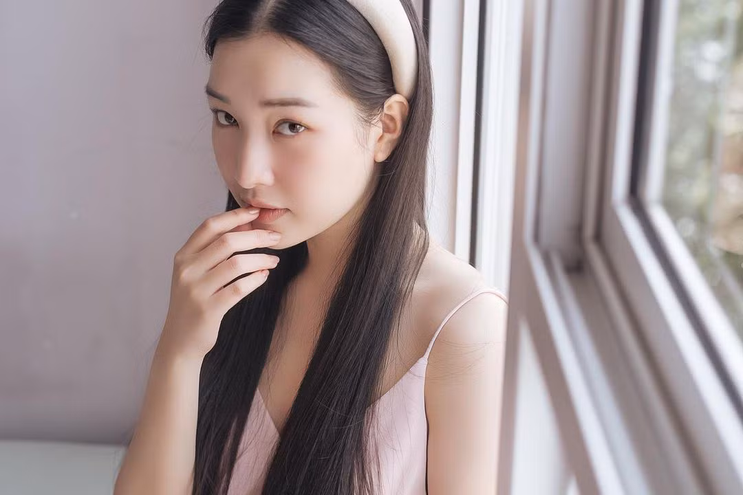 Kể từ đó, Ngọc Trân khá im hơi lặng tiếng. Lần trở lại này với vai bạn gái trong MV của Jack, nếu không phải là người theo dõi thường xuyên sẽ khó lòng mà nhận ra cô.