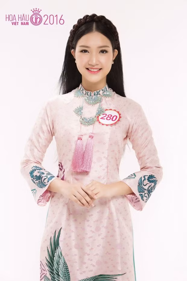 Ở cuộc thi nhan sắc, Ngọc Trân được đánh giá cao với nét đẹp dịu dàng, trong trẻo và chiều cao 1,68 m, số đo 80-62-92.
