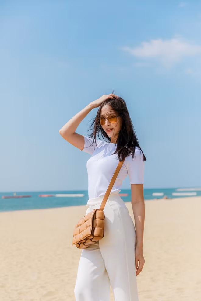 Không những rạng ngời trong đêm đăng quang hay những bức ảnh đã được trang điểm kĩ lưỡng, ngay từ ngày xưa Tân Hoa hậu Chuyển giới Thái Lan đã có những nét đẹp đáng nể rồi.