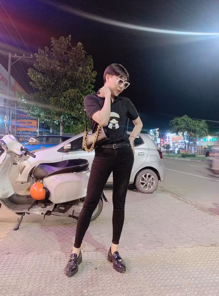 Huỳnh Đạt thường xuyên cập nhật hình ảnh check-in thường ngày trên trang Facebook cá nhân. Ảnh: Facebook nhân vật