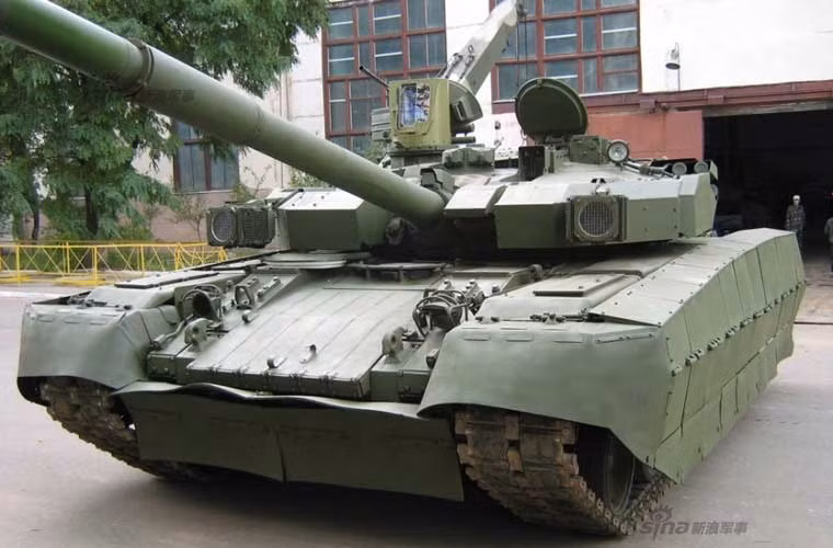  Xe tăng chiến đấu chủ lực T-84 Oplot-T là biến thể xuất khẩu dành cho Thái Lan dựa trên mẫu T-84 Oplot-M được Ukraine phát triển dựa trên dòng xe tăng T-80U của Liên Xô (cũ).