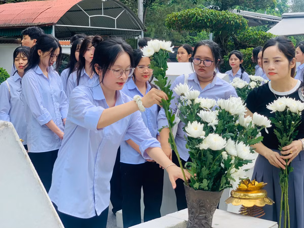 Em Nguyễn Thị Hải Yến (Hà Nội) chia sẻ: "Qua những bài học lịch sử và những câu chuyện kể, em hiểu được giá trị của hòa bình ngày hôm nay được đánh đổi bằng xương máu của biết bao người. Đến đây, em cảm nhận rõ hơn sự thiêng liêng của lịch sử và trách nhiệm của thế hệ trẻ trong việc giữ gìn và phát huy những giá trị đó".
