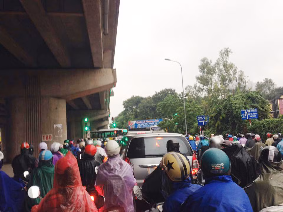 Tại Linh Đàm lúc 7h30 sáng nay.