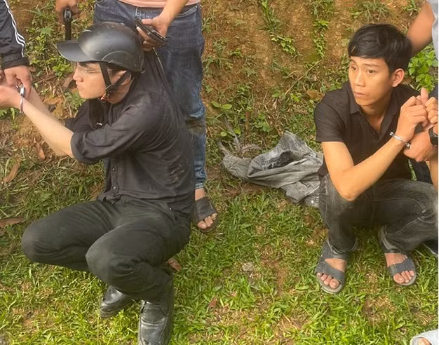 Hai nu lao cong bi ban khi dang quet rac: Loi khai lo nguyen nhan