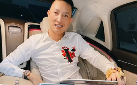 Truoc vu boi nho cong chuc, Huan Hoa Hong dinh an phat nao?