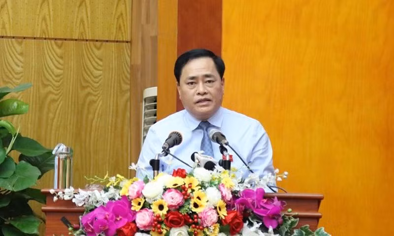 Thủ tướng ký quyết định số 1156/QĐ-TTg, ngày 30/7/2020 chính thức phê chuẩn chức danh Chủ tịch UBND tỉnh Lạng Sơn đối với ông Hồ Tiến Thiệu. Ông Hồ Tiến Thiệu được bầu giữ chức vụ Chủ tịch UBND tỉnh Lạng Sơn với số phiếu 45/49 phiếu bầu tại kỳ họp thứ 18, HĐND tỉnh Lạng Sơn khóa XVI, nhiệm kỳ 2016-2021. Ông Hồ Tiến Thiệu (SN 1965), Thạc sỹ quản lý hành chính công và đã từng trải qua nhiều vị trí công tác khác nhau trên địa bàn tỉnh Lạng Sơn.